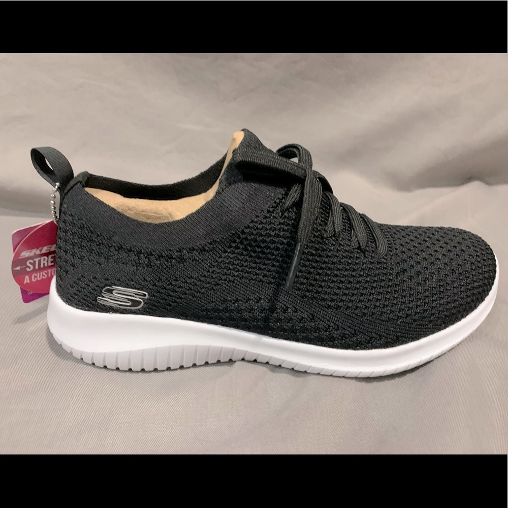 Sketchers stretch fit memory foam sneakers NWT
